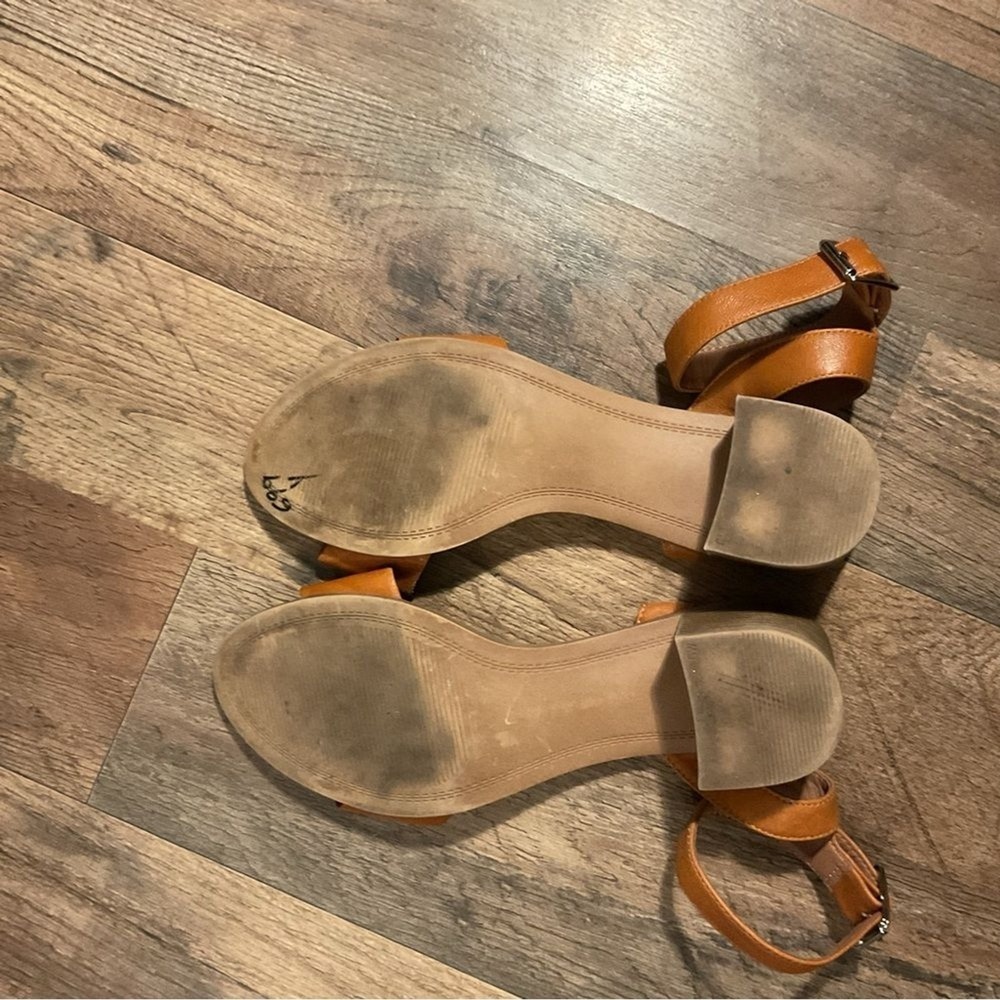 Steve Madden leather sandal w/block heel size 9.5M - Picture 3 of 4
